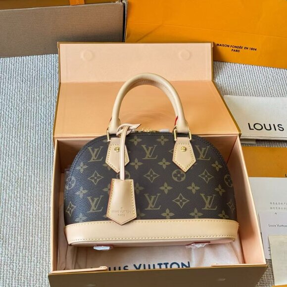 Please see the second picture，Hermes  bag in classic color scheme, excellent con - Picture 5 of 6